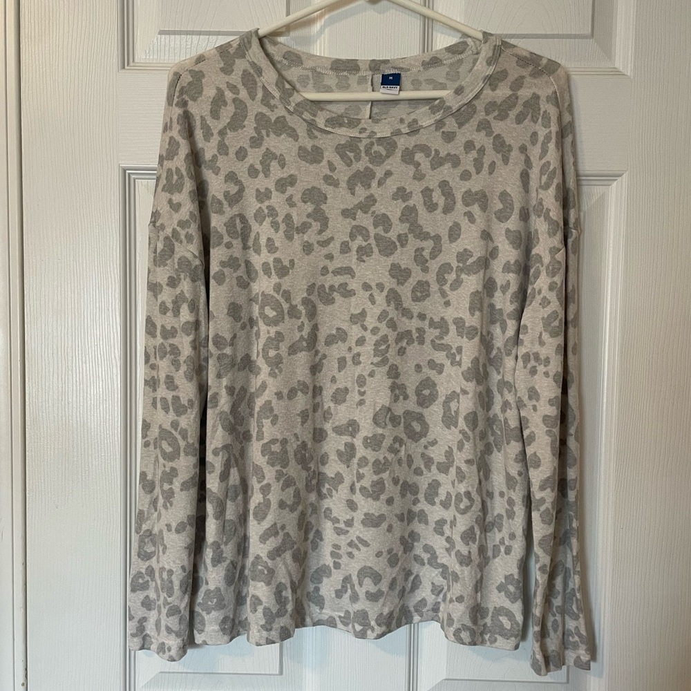 ♻️ Old Navy knit leopard print off white long sleeve womens size medium